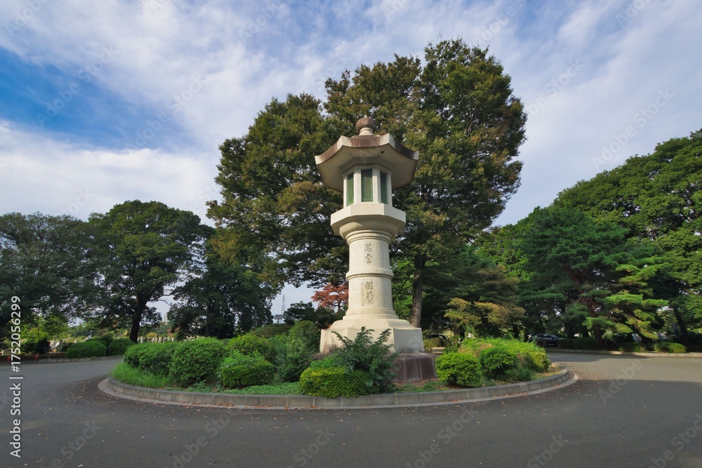 Fototapeta premium 墓地の灯篭