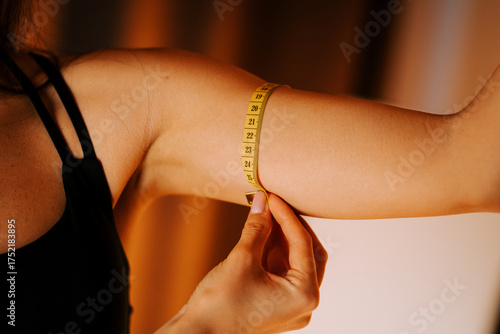 Measuring arm circumference for fitness evaluation during a wellness session