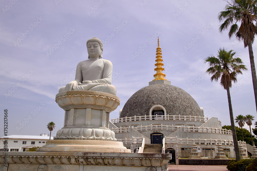 Fototapeta premium Seated Buddha and Stupa