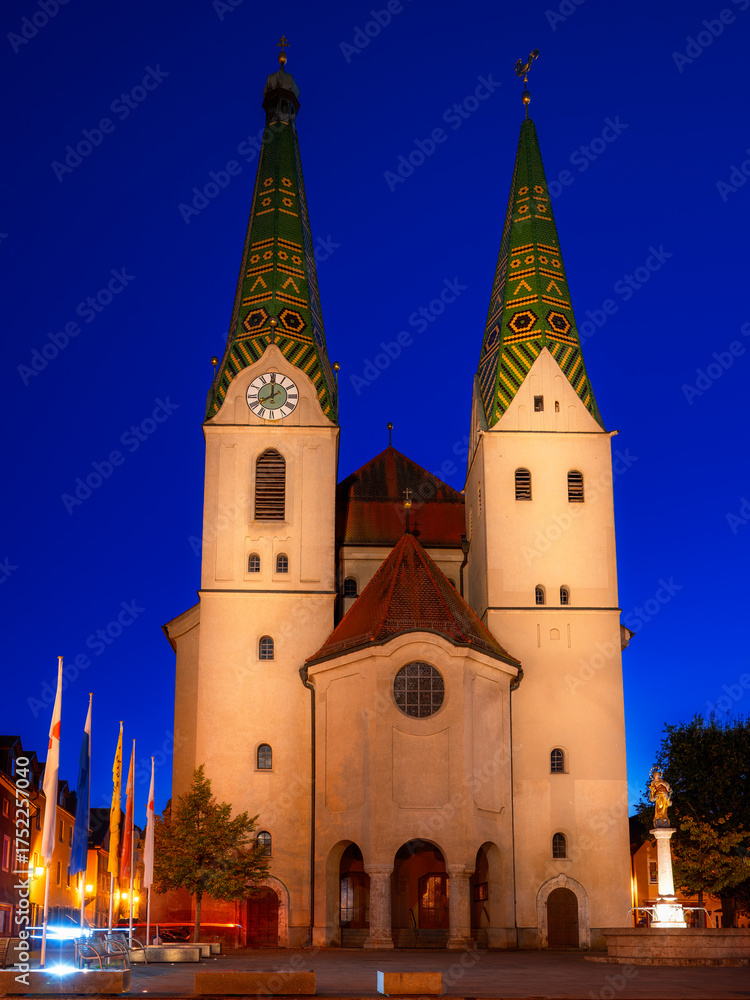 Fototapeta premium Historic church of Beilngries at night