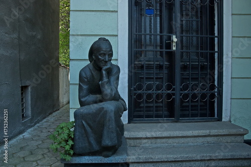 A product of art that creates reality in many locations across the country, embedded in a sculptural figure 