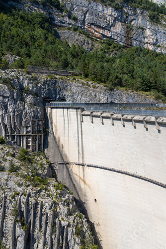 Vista della diga del Vajont, famosa per il disastro, a Longarone, Italia