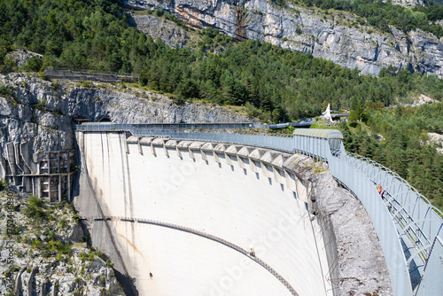 Vista della diga del Vajont, famosa per il disastro, a Longarone, Italia
