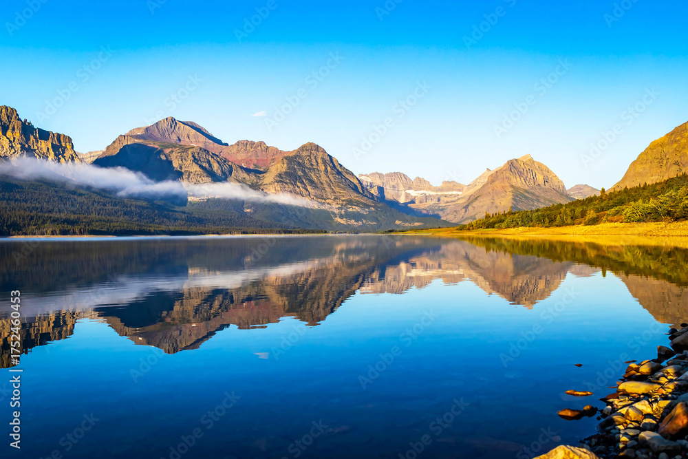 Obraz premium Beautiful Sunrise at Lake Sherburne in Glacier National Park