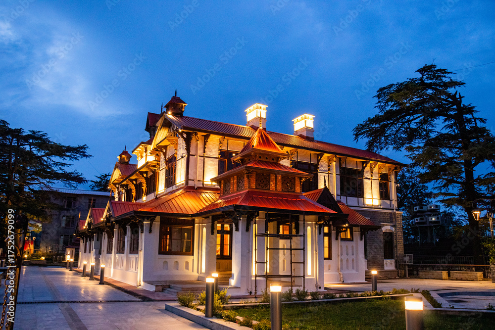 Fototapeta premium Bantony Castle during lit up during the night