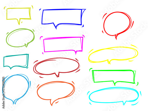 Conjunto de bocadillos de diálogo de colores con estilo de pincel sobre fondo blanco, ideal para diseño gráfico, cómics, presentaciones creativas o mensajes ilustrados