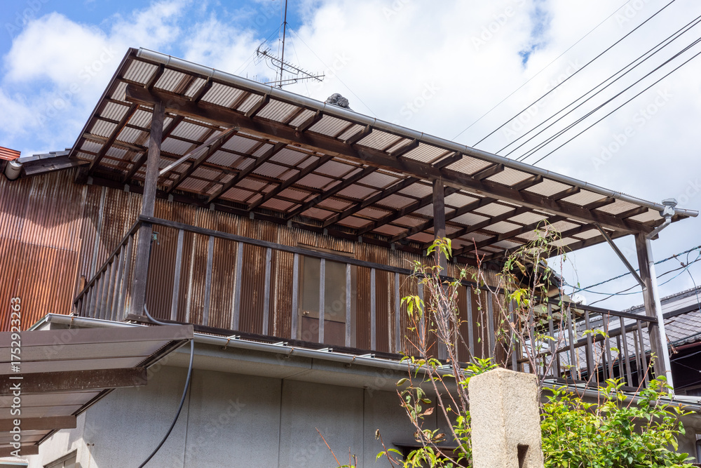Fototapeta premium 日本の広島県福山市の鞆の浦の古くてとても美しい建物と町並み