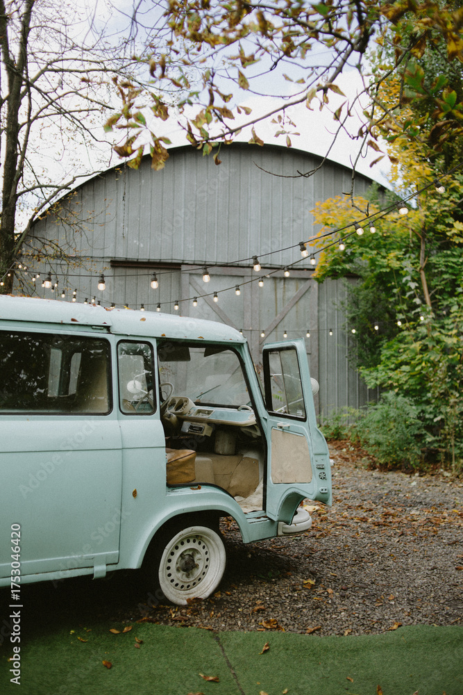 Obraz premium opened door in vintage blue bus