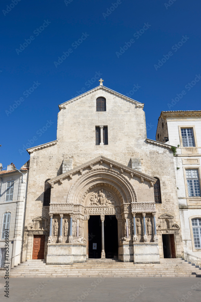 Obraz premium Saint Trophime Church facade in Arles, France