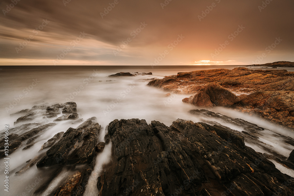 Obraz premium sunset over the sea