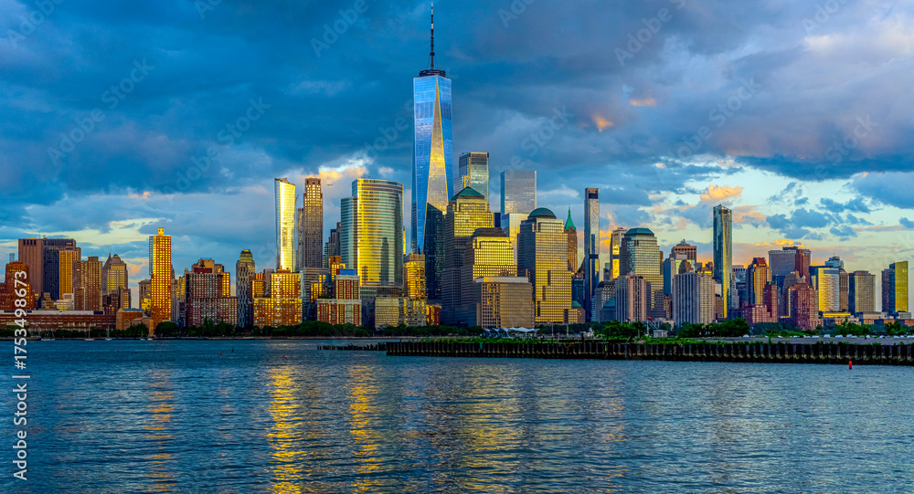 Obraz premium Manhattan skyline, New York, United States. Panorama of New York city skyscrapers in Manhattan. USA NYC. American big city. Lower NYC skyline. New York cityscape. America, New York City. NYC landmark.