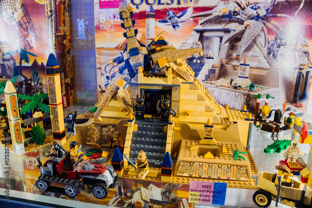 Naklejka premium Prague, Czechia - September 20, 2025: LEGO Scorpion Pyramid set displayed in museum exhibition showcase