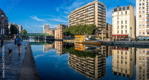 Obraz na plátně Paris, France - 10 11 2025: Ourcq Canal