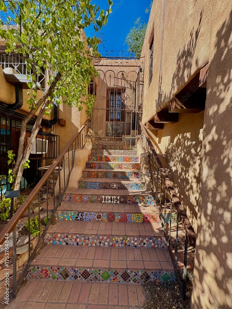 Fototapeta premium narrow street in Santa Fe, NM