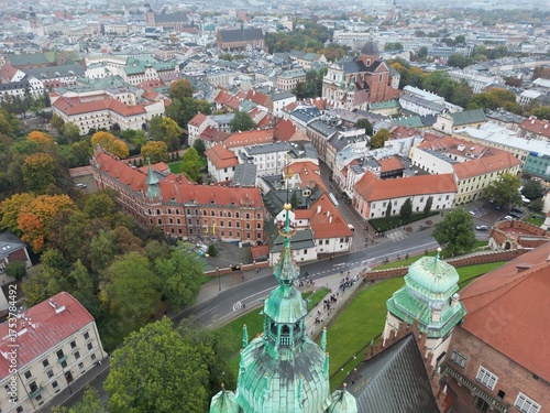 Zamek na Wawelu - Kraków - Polska - widok z drona na Zamek Królewski na Wawelu
