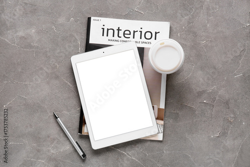 Tablet computer with magazi...