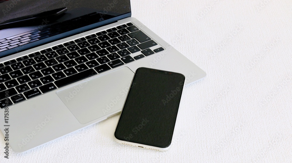 Obraz premium デジタルデバイス ビジネスイメージ コピースペース 16:9