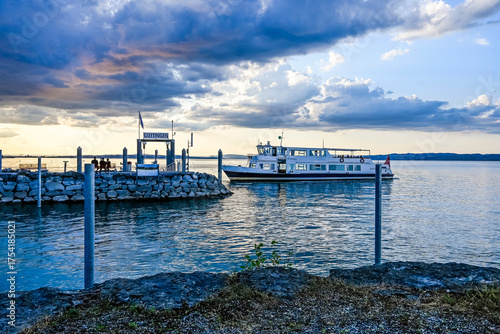 Güttingen, Bodensee, Seeufer, Seerundfahrt, Hafen, Schiffe, Boote, Bootssteg, Schilf, Wasservögel, Naturschutz, Uferweg, Wanderweg, Sommer, Abendstimmung, Ostschweiz, Thurgau, Schweiz