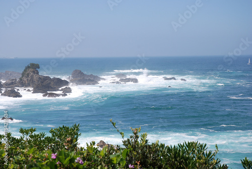 Midsummer view of the Pacific Ocean and Kuroshio Current (Kumano Karenina Coast, Esumi Coast Park, Prefectural Natural Park, Wakayama Prefecture) / 真夏の太平洋・黒潮の眺め(熊野枯木灘海岸 江住海岸公園，県立自然公園～和歌山県)