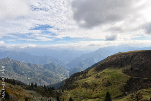 Panorami della Val Brembana salendo sopra i Piani dell'Avaro, Lombardia,Italia