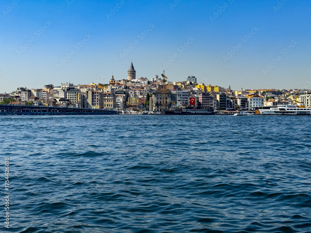 Fototapeta premium Galataturms im Stadtteil Beyoğlu. Istanbul. Türkei