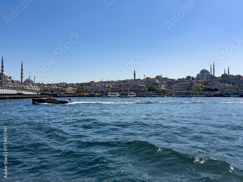 Panoramablick auf die historische Rüstem-Paşa-Moschee . Istanbul, Türkei.