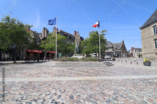 Monument aux morts place Aristide Briand, ville de Fougères, département d'Ille et Vilaine, Bretagne, France