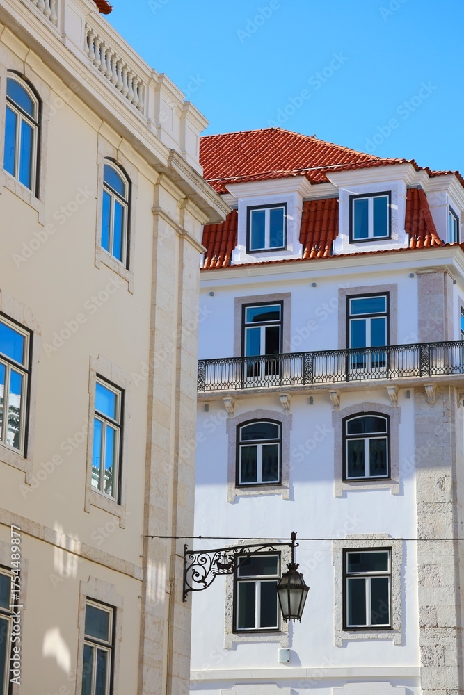 Obraz premium Signature Lisbon house(s). Traditional Portuguese colourful house(s) in historical center of Lisbon