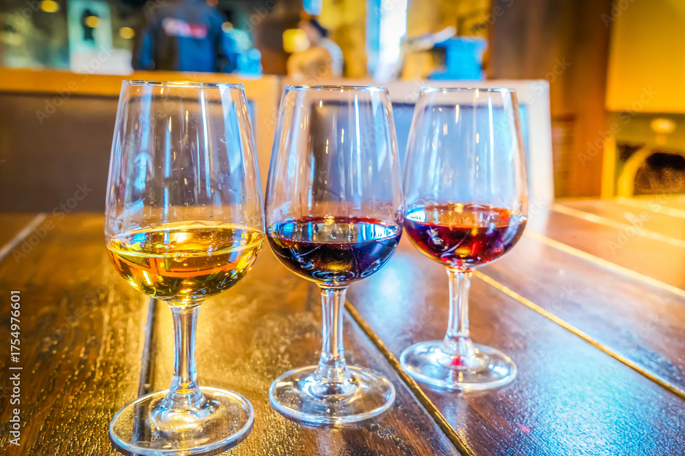 Obraz premium port wine testing