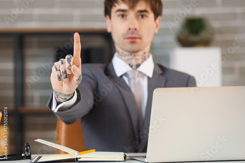 Young businessman using vir...