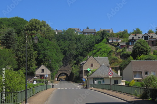 Wallpaper Mural Uzerche, perle du Limousin, Nouvelle Aquitaine Torontodigital.ca