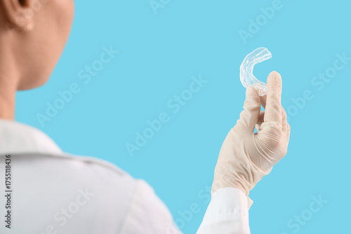 Female dentist with occlusa...