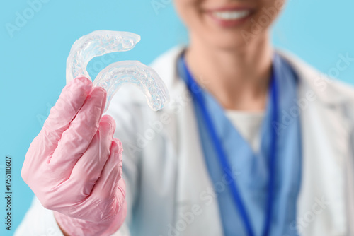 Female dentist with occlusa...