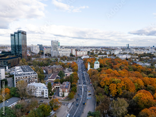 Warszawa, panorama miasta widoczna z okolicy Starych Powązek, jesień