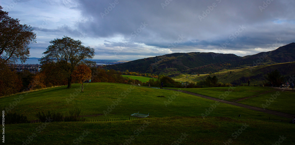 Obraz premium Berglandschaft mit üppiger Vegetation
