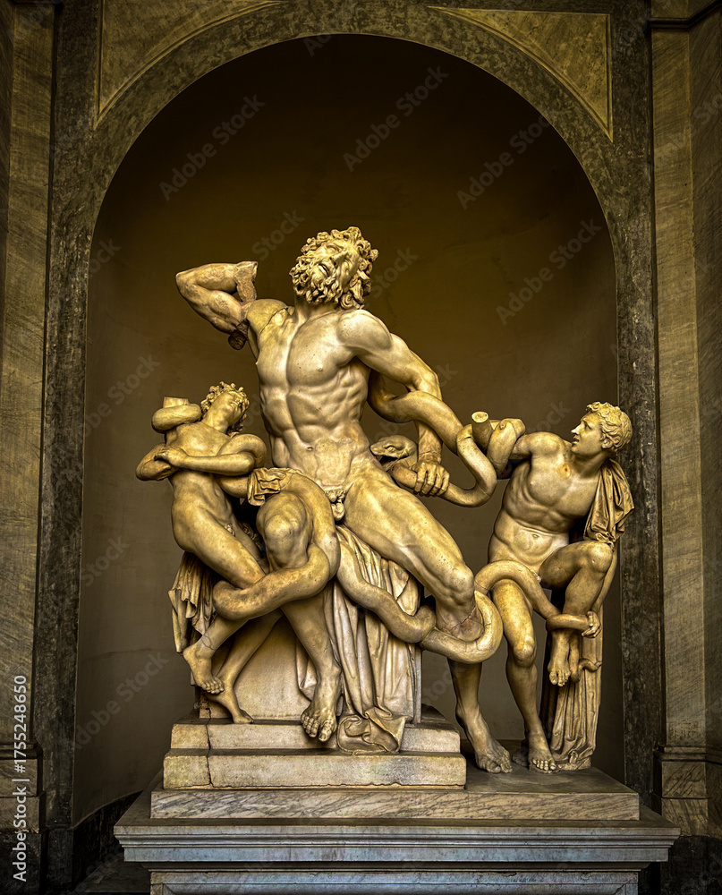 Obraz premium Statue in einer Ausstellung