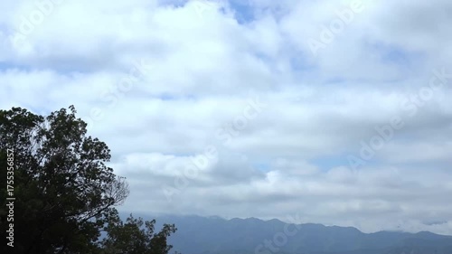 流れる雲海