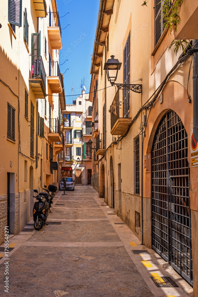 Fototapeta premium Narrow alley in a residential area in an old city
