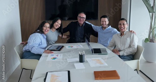 Multiracial business people celebrating success inside modern corporate office - Job, support and team concept 