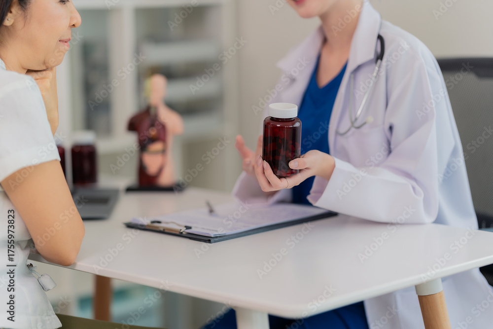 Fototapeta premium Health Consultant Medical Concept Doctors consult with patients, discuss symptoms of disease and recommend treatments, present the results in reports and prescriptions.