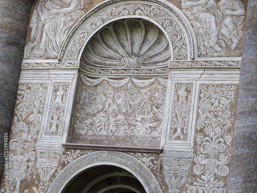 Bild auf Leinwand Renaissance sgraffito wall detail with allegorical figures