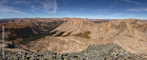 Cuadro en lienzo This scenic autumn mountain panorama features Colorado's Sawatch Range 14er, Huron Peak, captured from 13er North Apostle