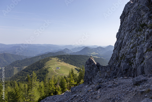 Felsen in den Alpen am Schneeberg in Österreich