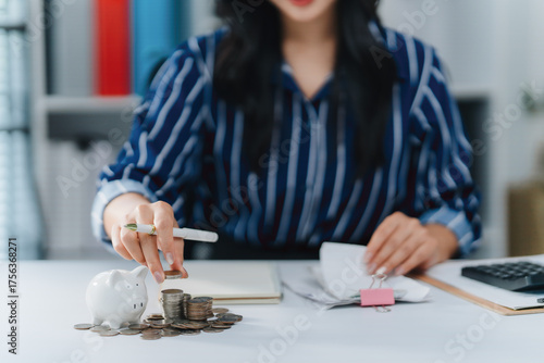 Bild auf Leinwand Financial Planning Focus: A focused individual meticulously organizes and strategizes finances at a well-organized workspace