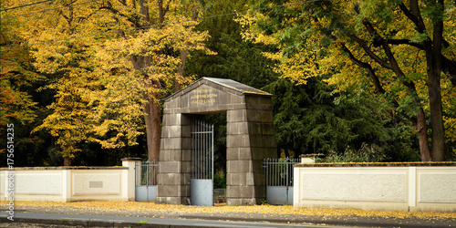 Bilde på lerret Historic stone gate of Cologne's famous Melaten Cemetery, adorned with Funeribu