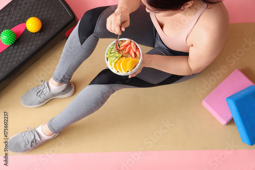 Sporty young woman sitting ...