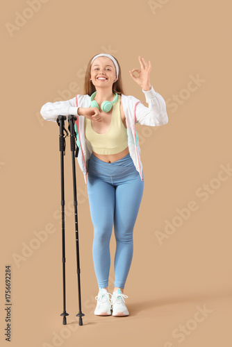Sporty young woman with wal...