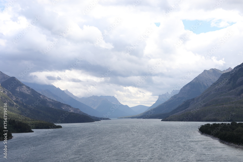 Obraz premium lake and mountains