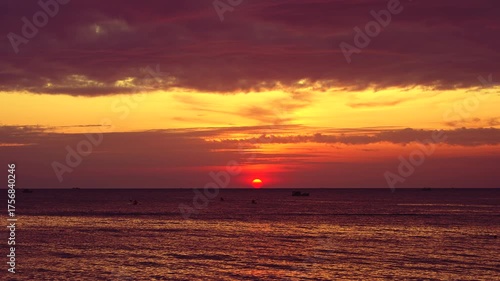 Majestic Sunset Casting Vibrant Hues Over the Ocean Horizon. Stunning Sunset Illuminates the Ocean Horizon, Filling the Sky With Warm, Vibrant Colors and Creating a Tranquil Atmosphere