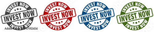 invest now stamp. invest now round stamp set isolated on white background